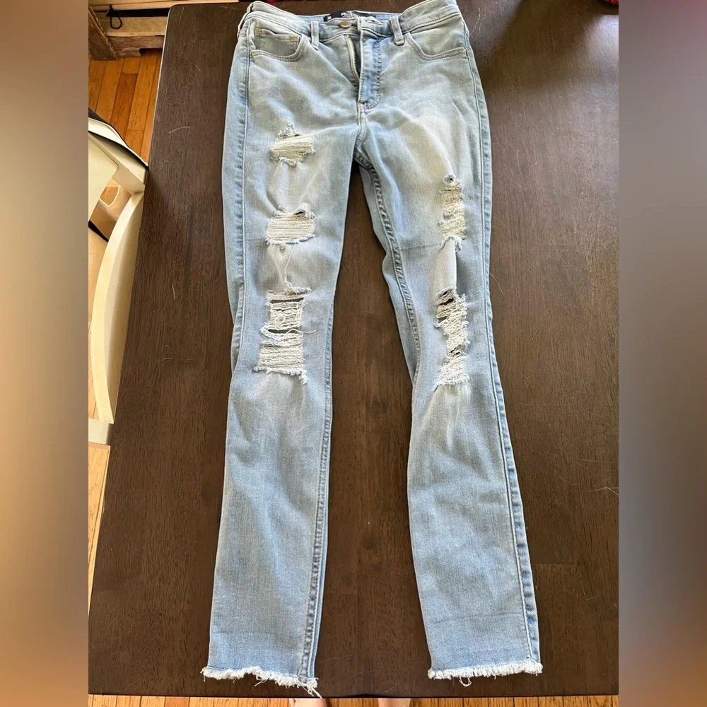 Light blue, Hollister ripped skinny jeans. Size 3. - Picture 2 of 3